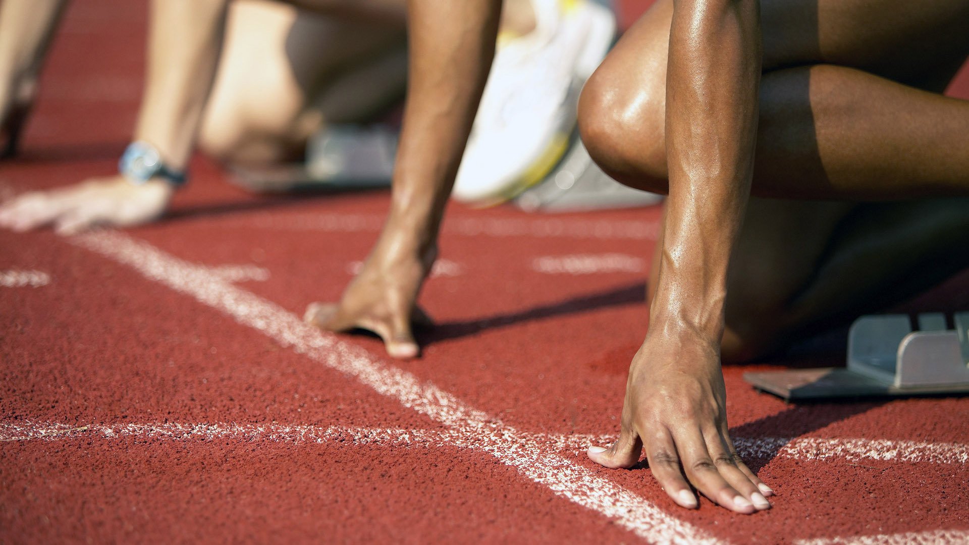 中国队四棒平均发挥 稳中带进，四强三个中国队