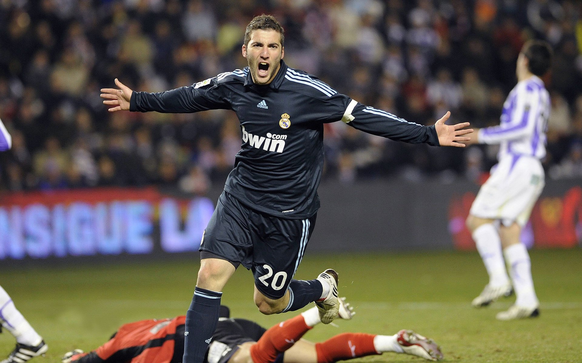 中国队四棒平均发挥 稳中带进，四强三个中国队